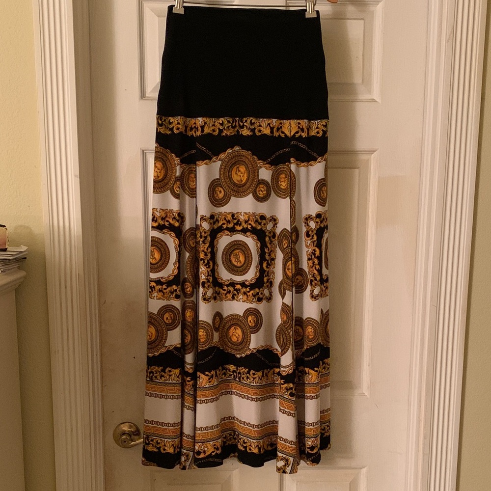 Elegant Black and Gold Patterned Skirt